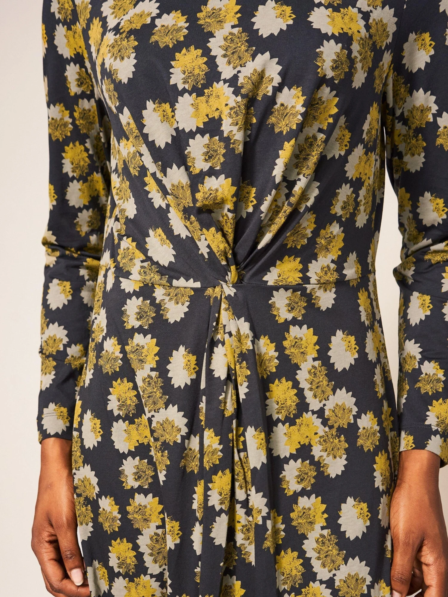 WHITE STUFF Lottie Twist Jersey Dress In GREY MULTI 3 WHITE STUFF Lottie Twist Jersey Dress In GREY MULTI - Image 3